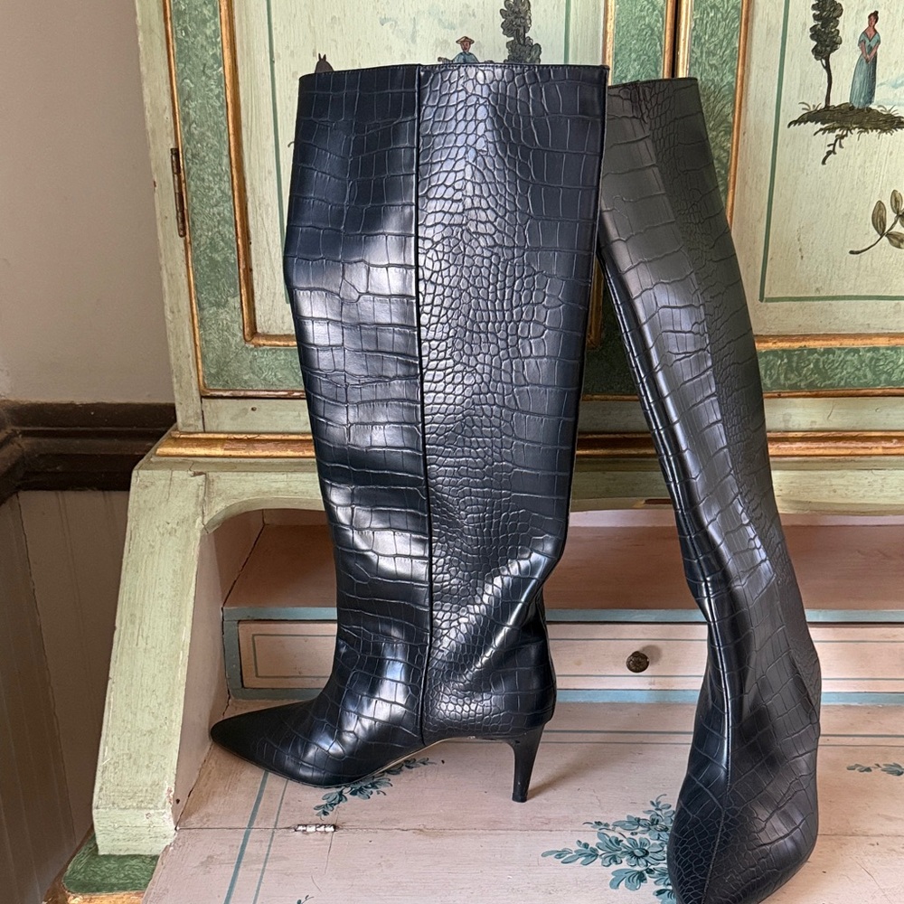 H&M Black Croc-Embossed Knee-High Pointed Toe Boots - Picture 5 of 10